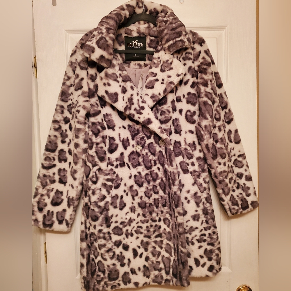 Hollister Thick Winter Jacket  Cheetah print with Pickets Fuzzy Warm Peacoat